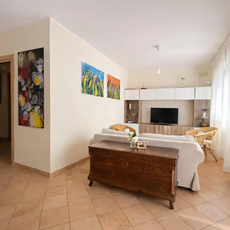 Apartman Aurora - *